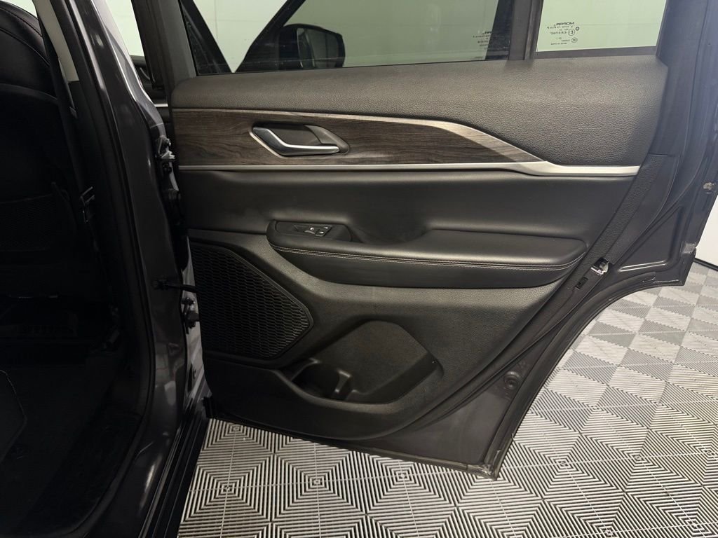 Used 2023 Gray Jeep Limited image 28