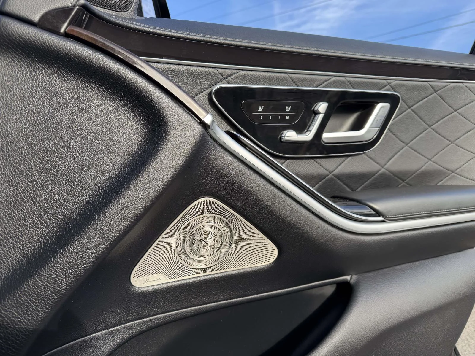 Used 2022  Mercedes-Benz S 500 image 15