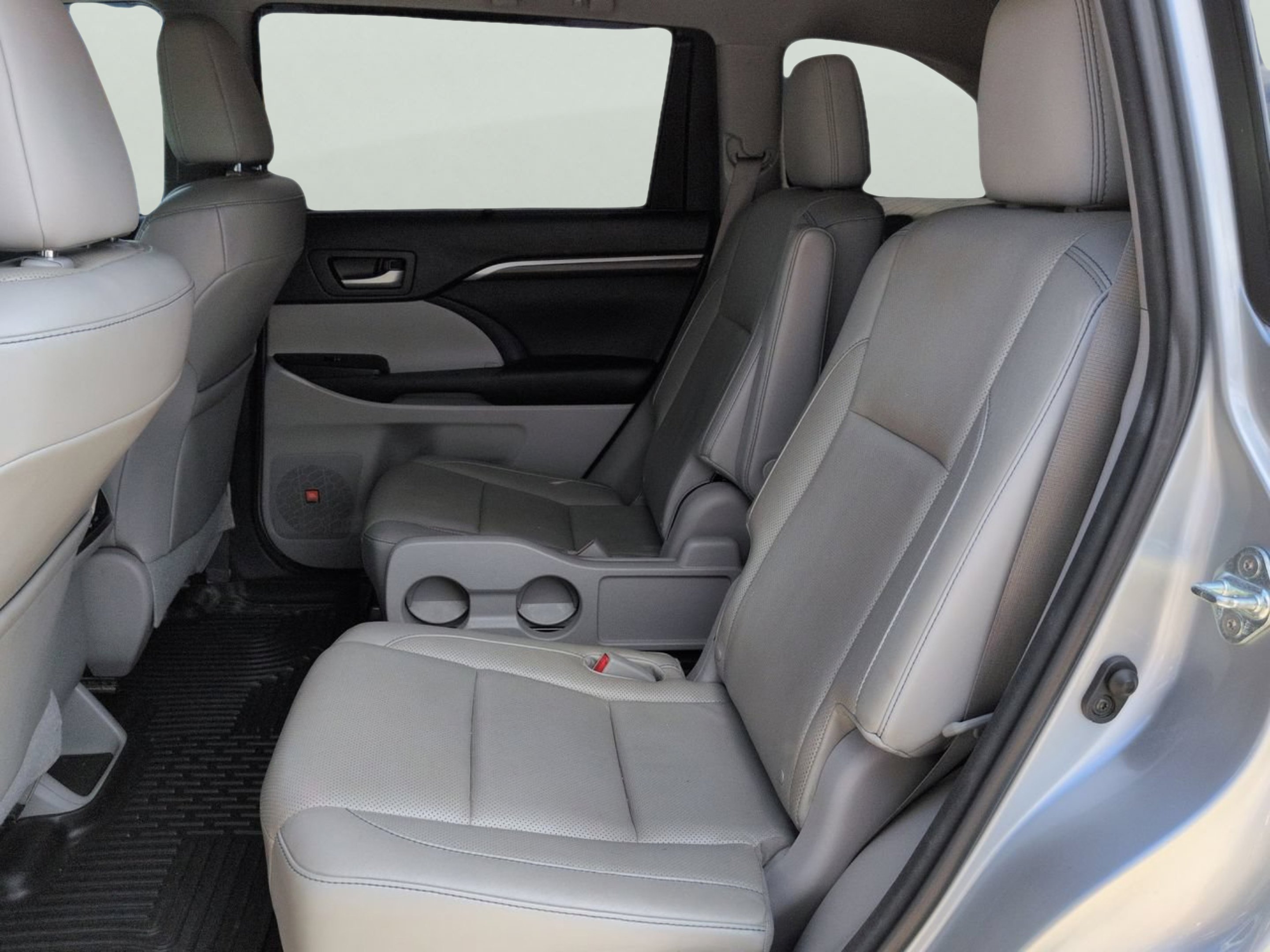 Used 2015 Silver Sky Metallic Toyota Limited image 11