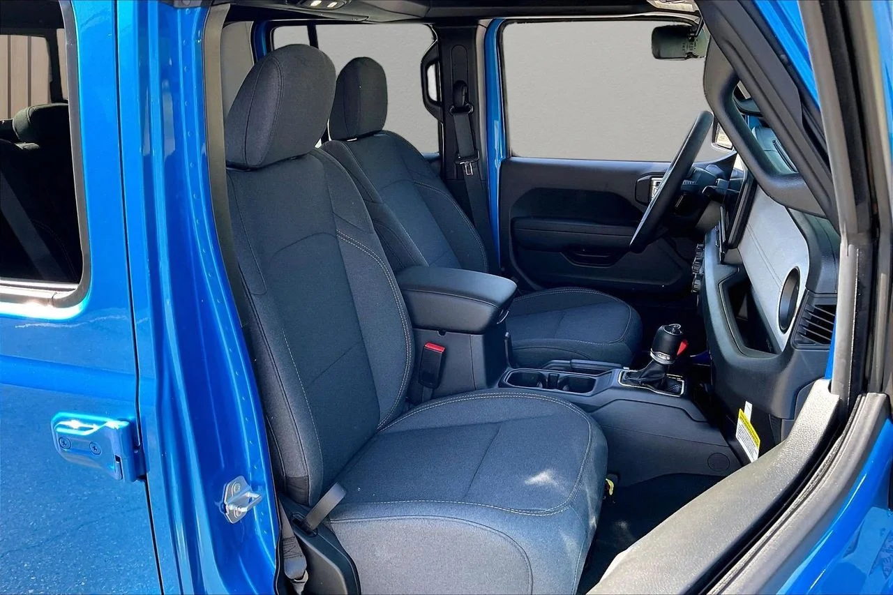 New 2026 Hydro Blue Pearl-Coat Exterior Paint Jeep Sport S image 20