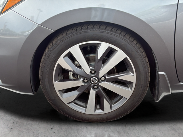 Used 2020 Gray Nissan 1.6 SR image 9