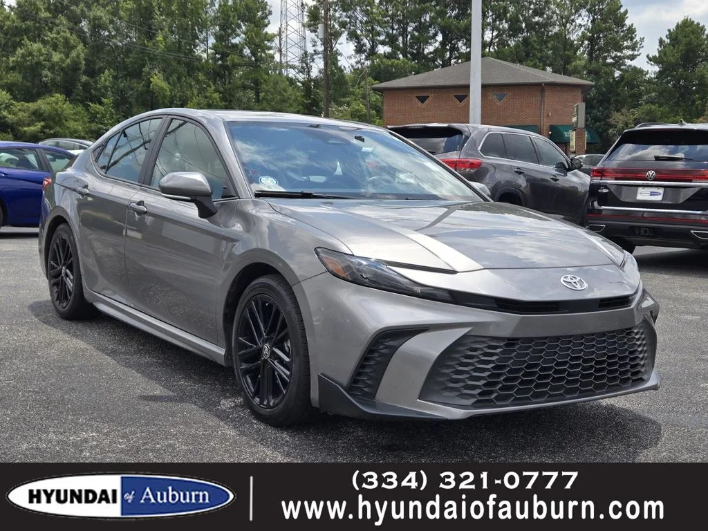 Used 2025  Toyota SE image 1