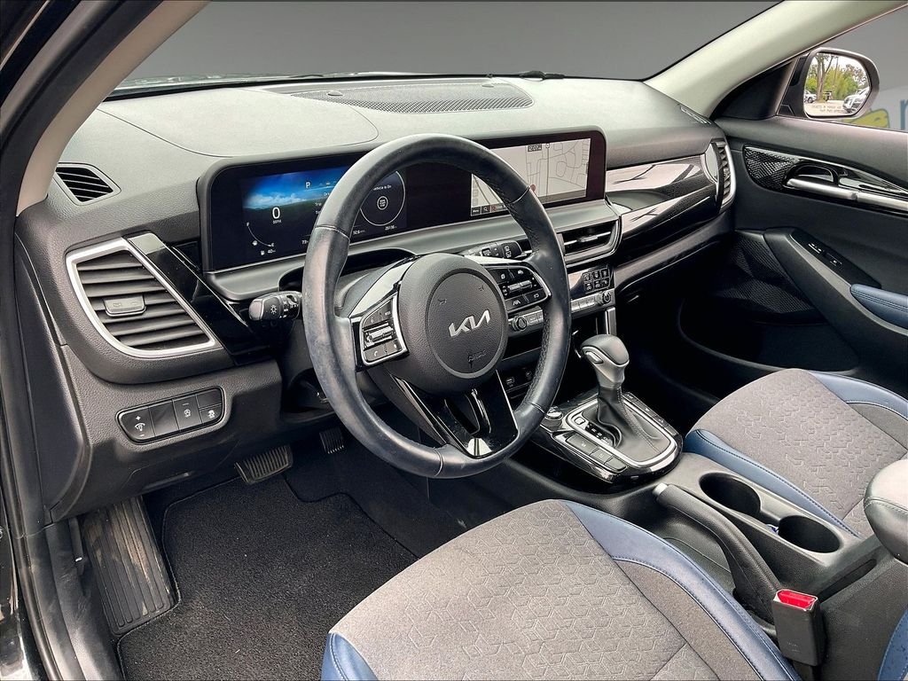 Used 2024 Fusion Black Kia S image 8
