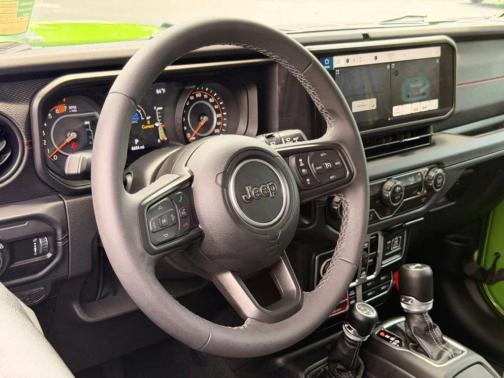 Used 2025  Jeep Rubicon image 26