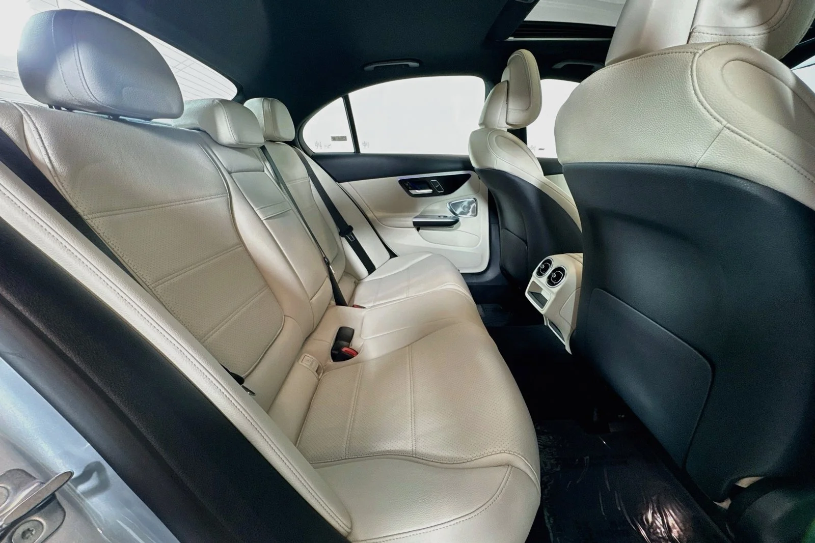 Used 2024 Cirrus Silver Metallic Mercedes-Benz C 300 image 26