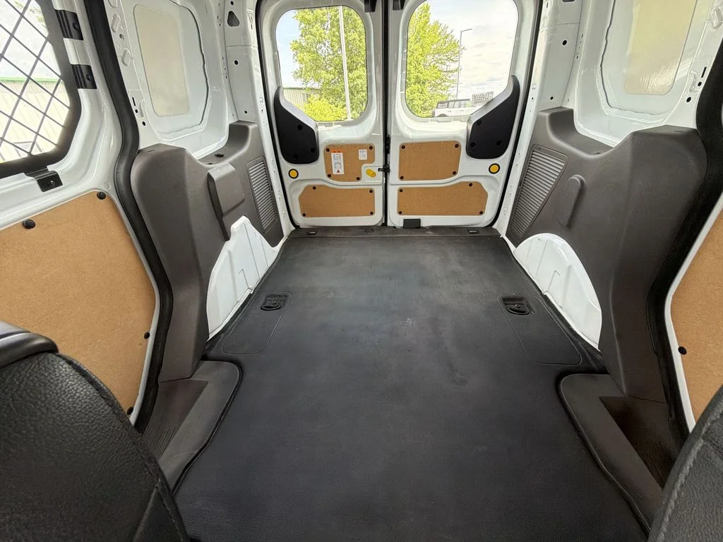Used 2020 White Ford XL image 13
