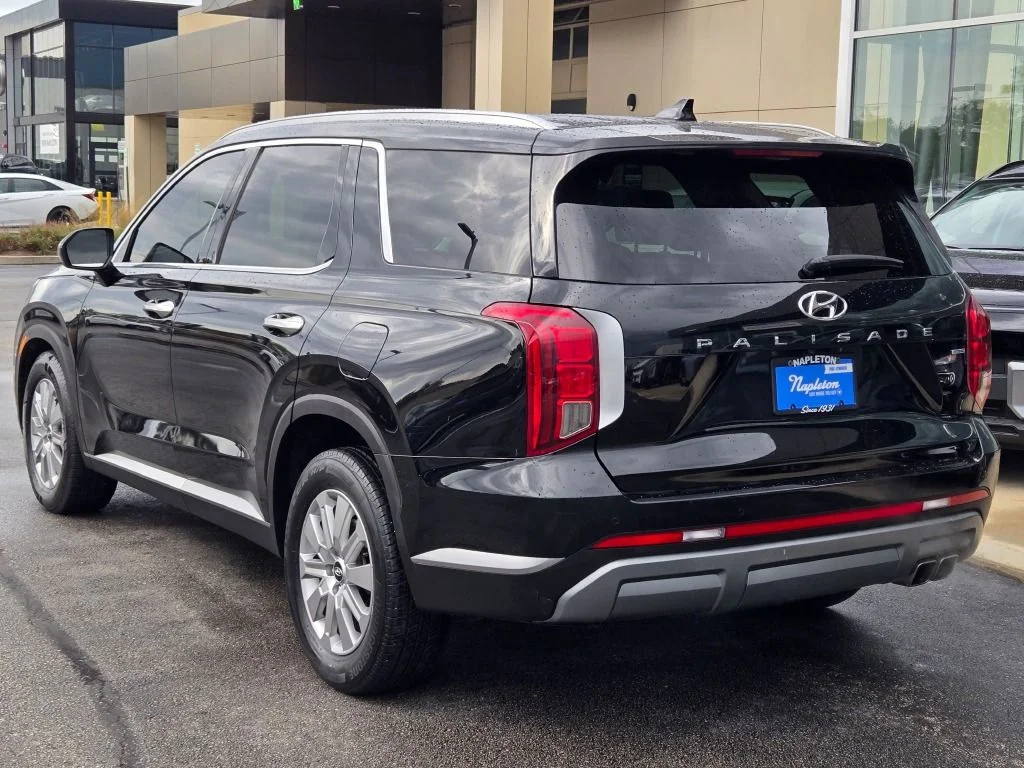Used 2024 Black Hyundai SEL image 15