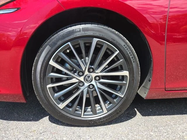 Used 2023 Red Lexus 350 image 3