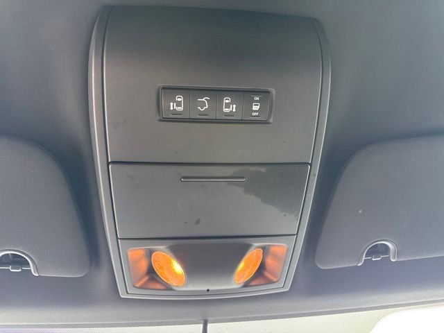 Used 2018 Gray Dodge SXT image 21