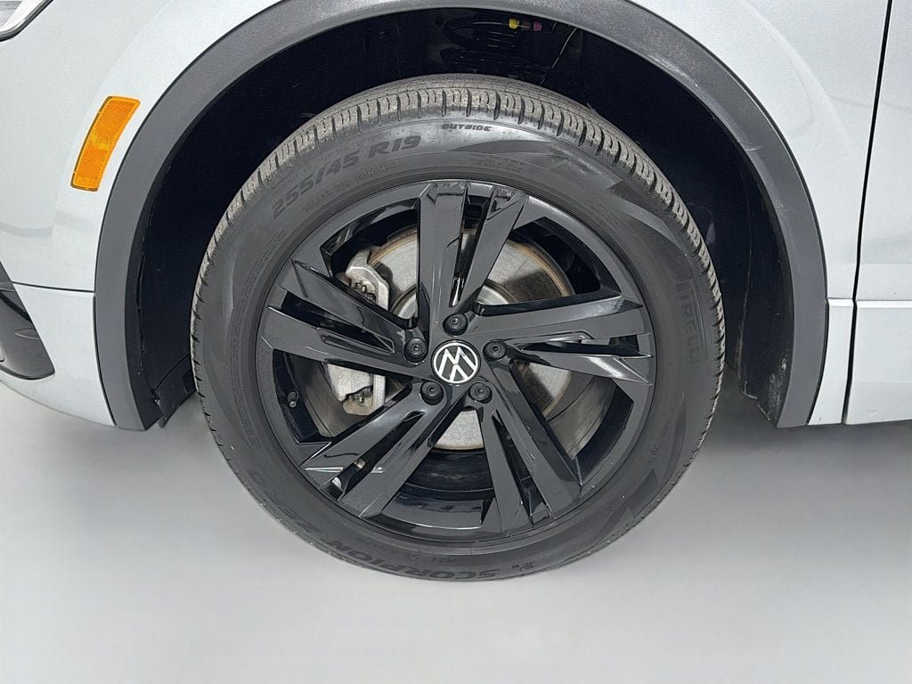 Used 2024 Pyrite Silver Metallic Volkswagen 2.0T SE R-Line Black 4MOTION image 31