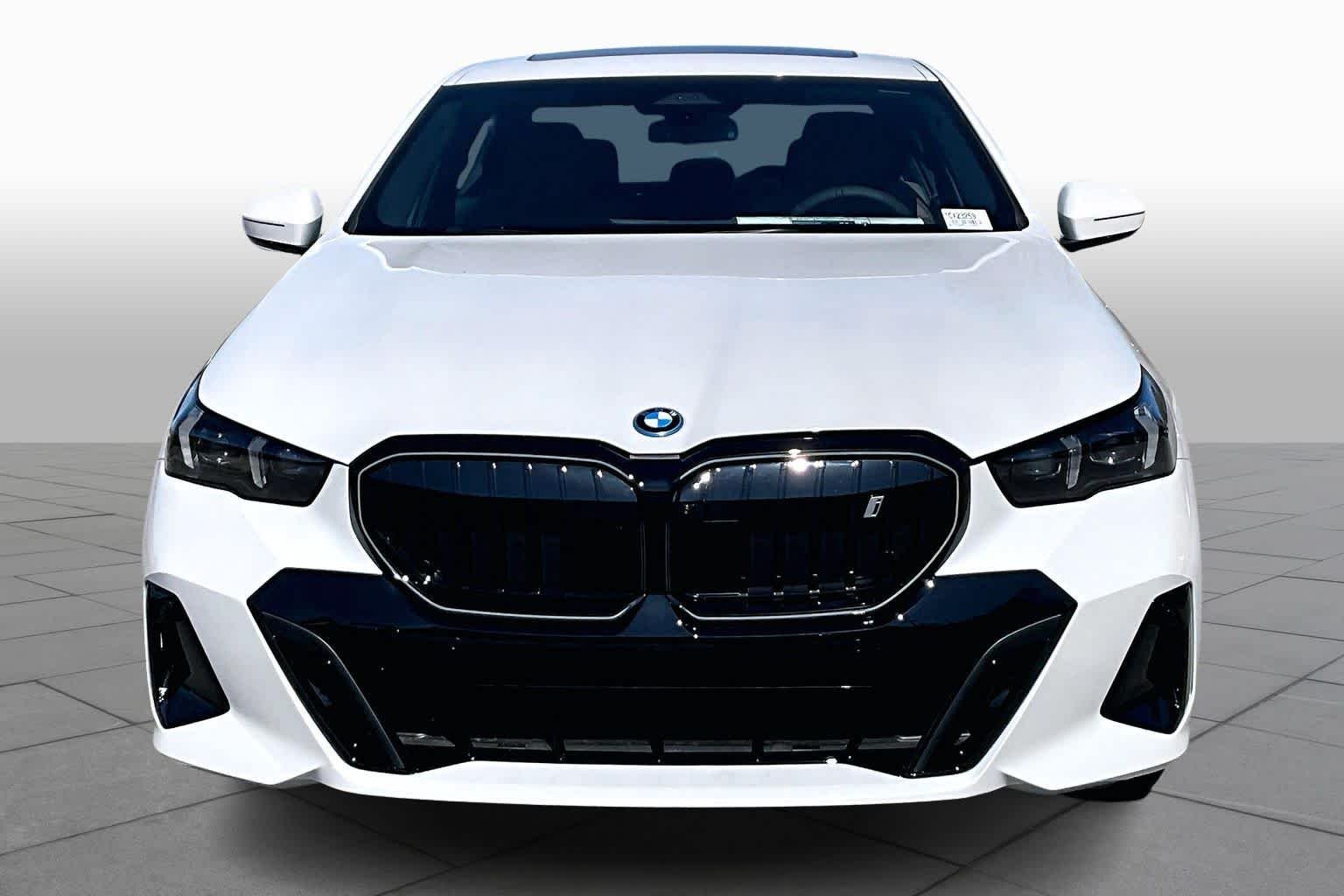New 2026 Mineral White Metallic BMW eDrive40 image 3