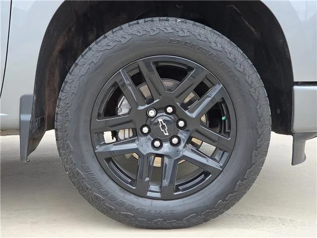 Used 2024 Slate Gray Metallic Chevrolet Custom 4x4 Crew Cab 5.75 ft. box 147.4 in. WB image 7