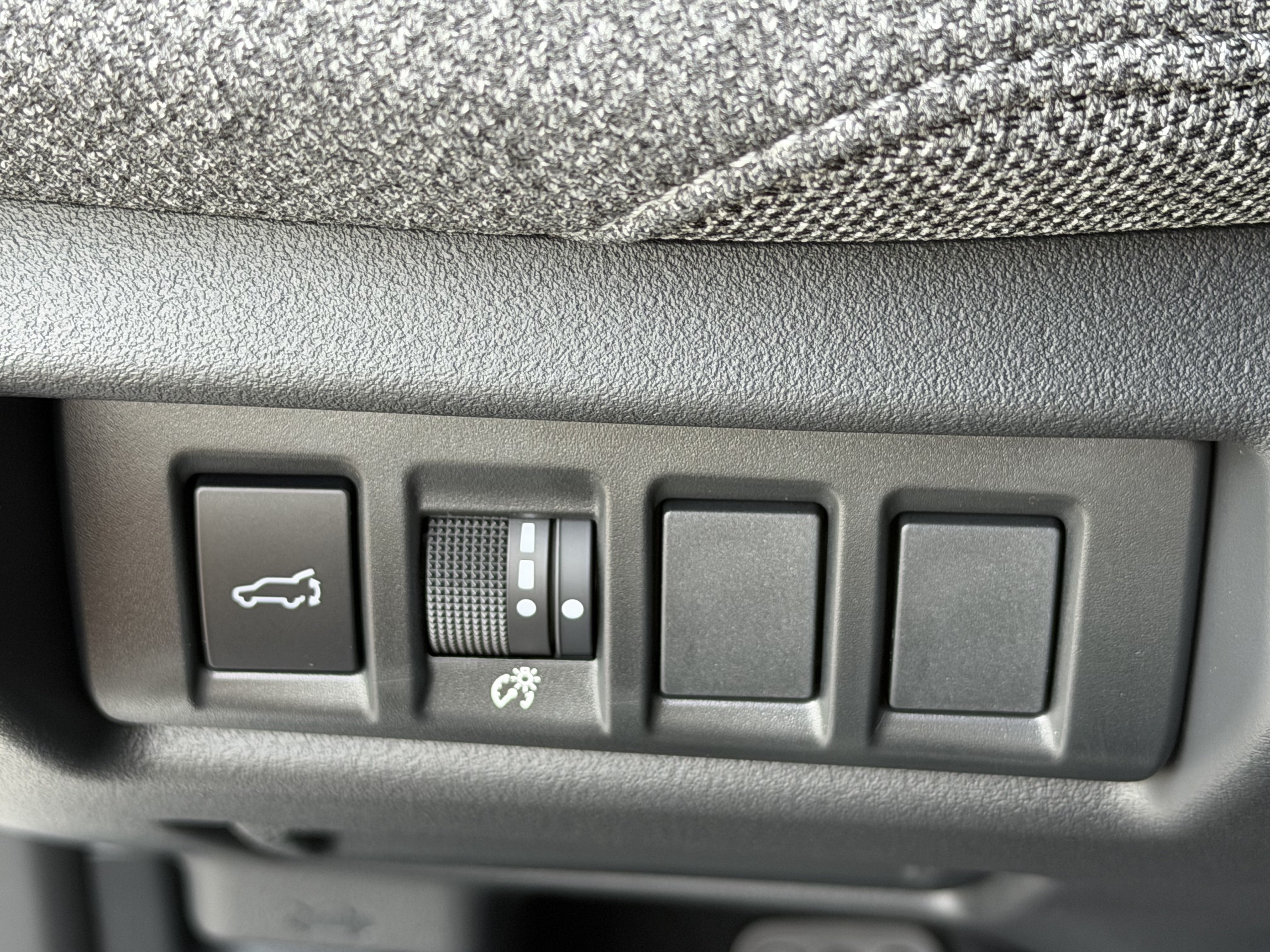 New 2026 CRYSTAL WHITE PEARL Subaru Premium image 31