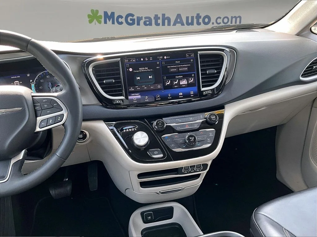 Used 2023 Gray Chrysler Touring L image 11
