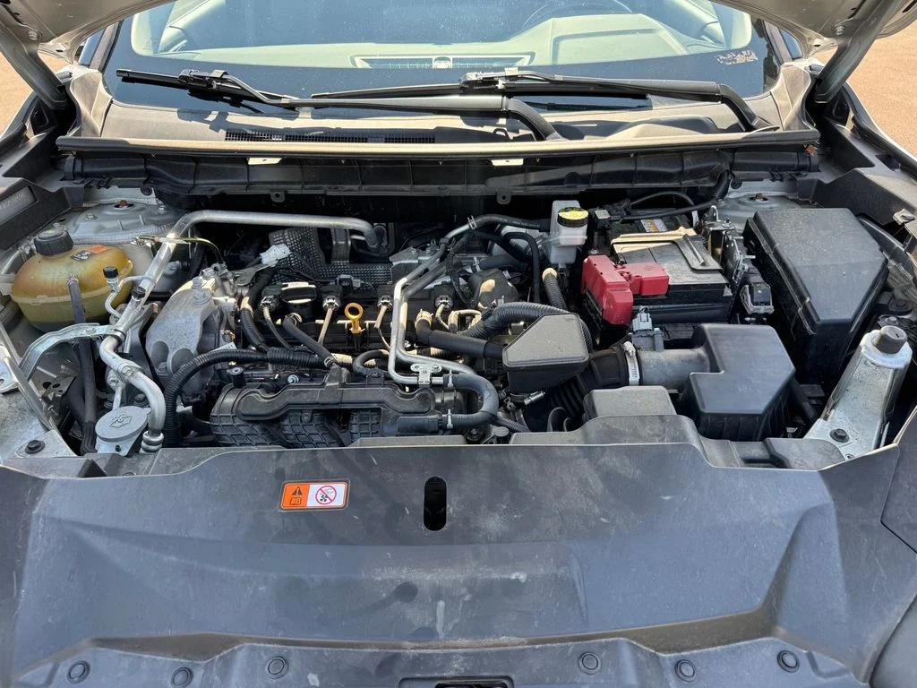 Used 2022 Silver Mitsubishi  image 19