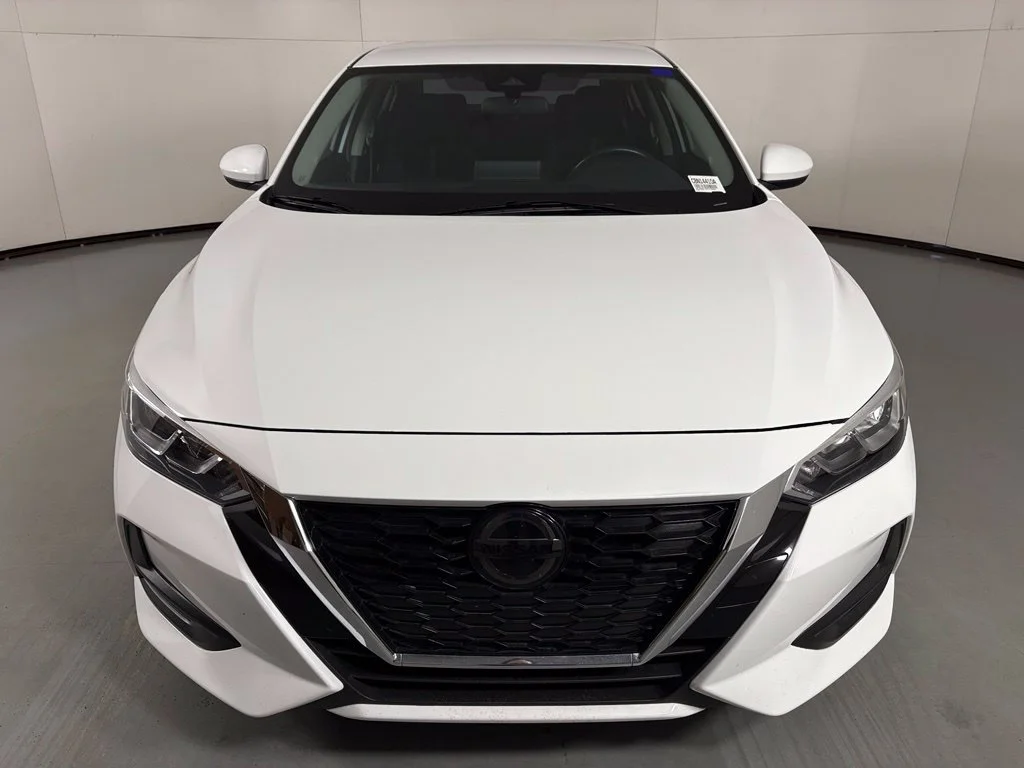 Used 2022 White Nissan SV image 3