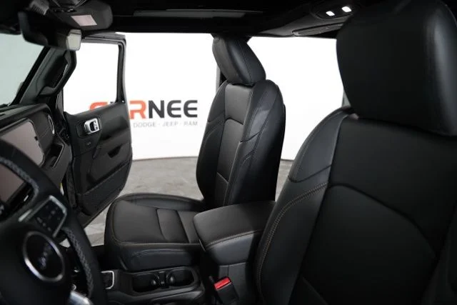 2025 Jeep Wrangler 4-Door Sahara - Photo 23