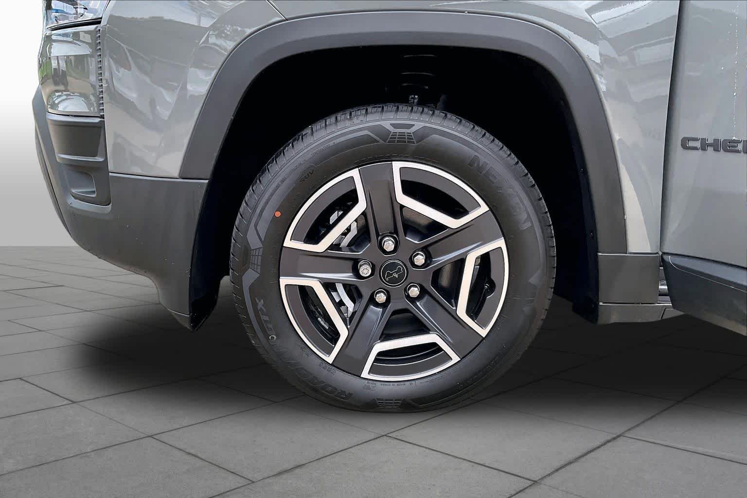 New 2026 Sting-Gray Clear-Coat Exterior Paint Jeep Limited image 11