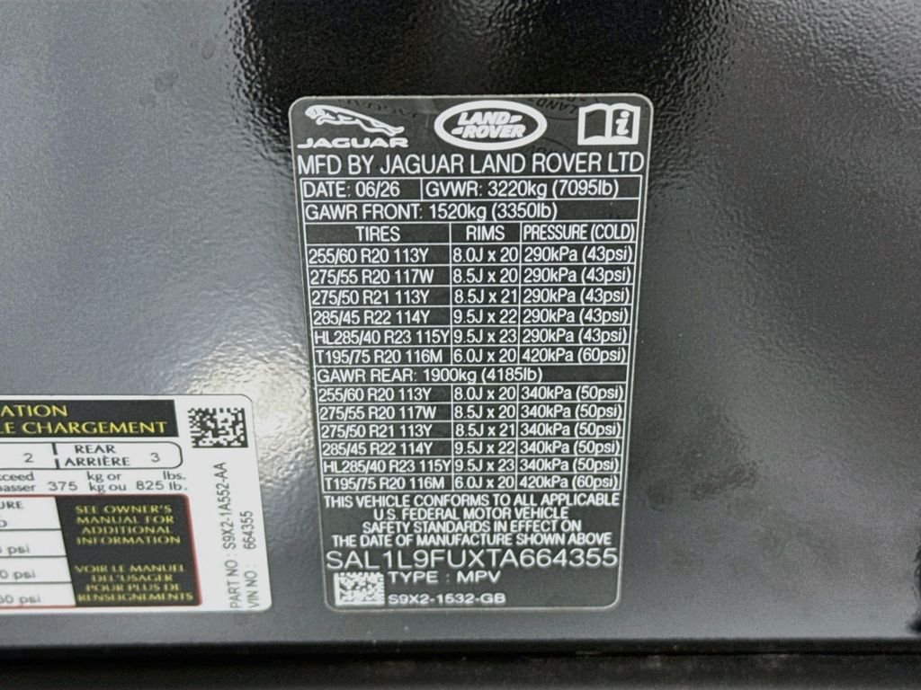 New 2026 Santorini Black Land Rover Dynamic SE image 32