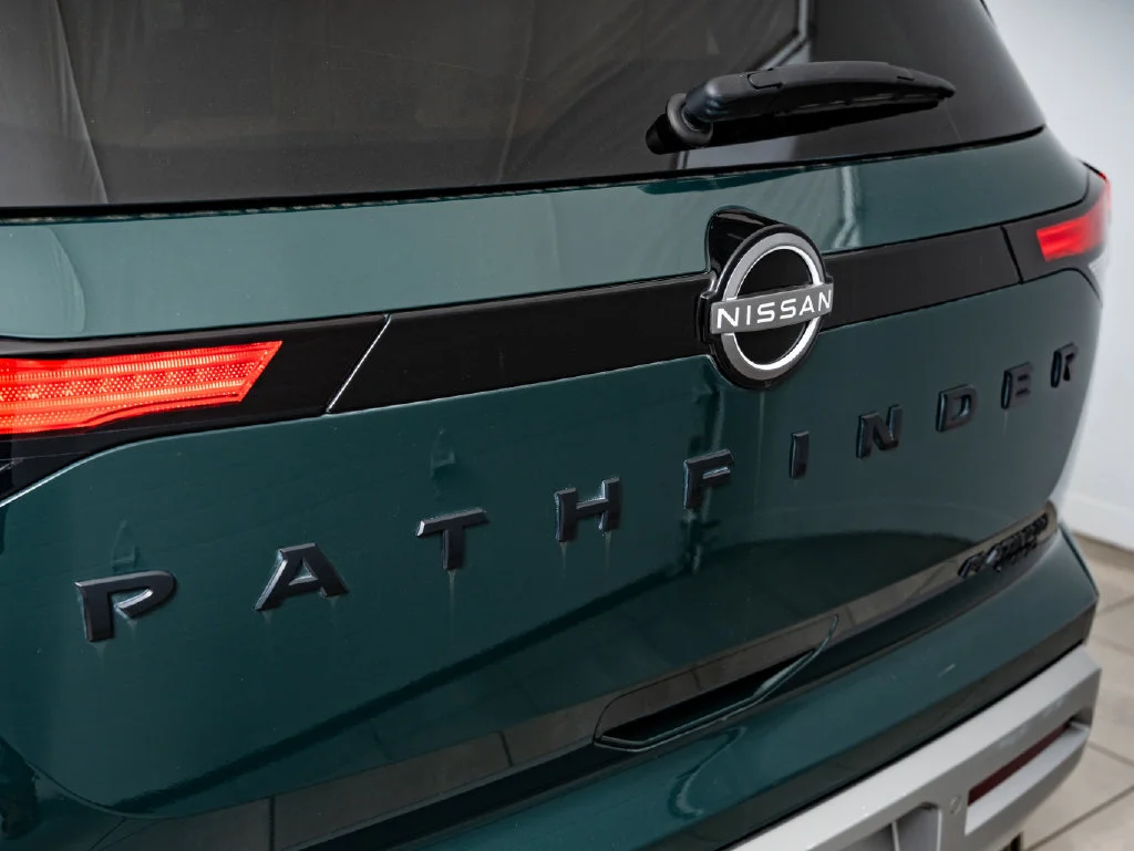 Used 2023 Obsidian Green Pearl Nissan Platinum image 18