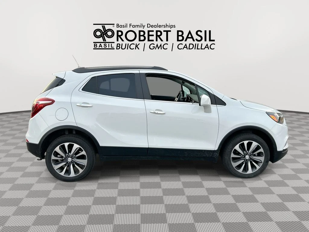 Used 2022 White Buick Preferred image 9