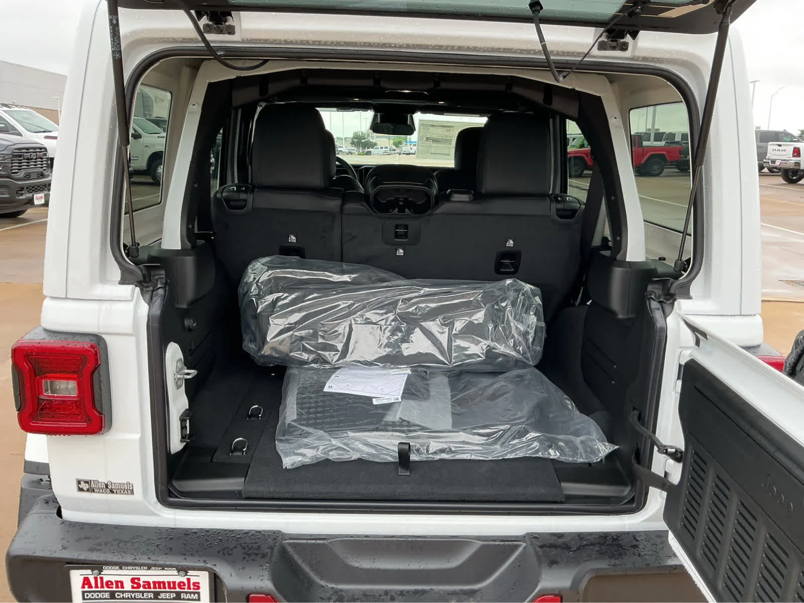 New 2026 Bright White Clearcoat Jeep Rubicon image 17