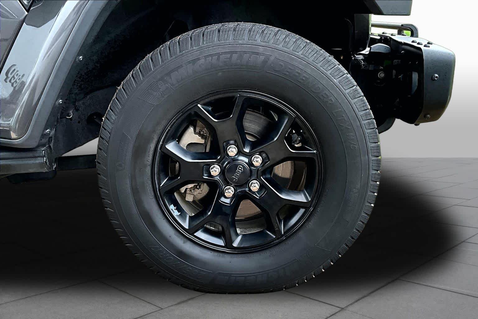 Used 2018 Granite Crystal Metallic Clearcoat Jeep Moab image 7