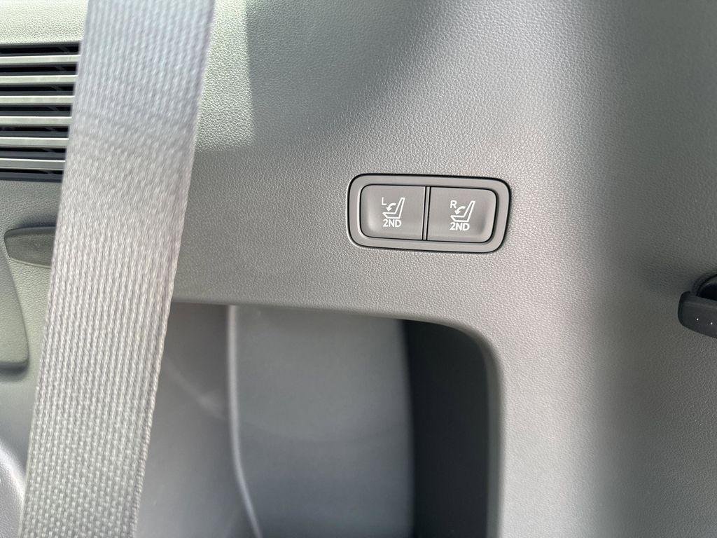 New 2026 Hampton Gray Hyundai SE FWD image 23