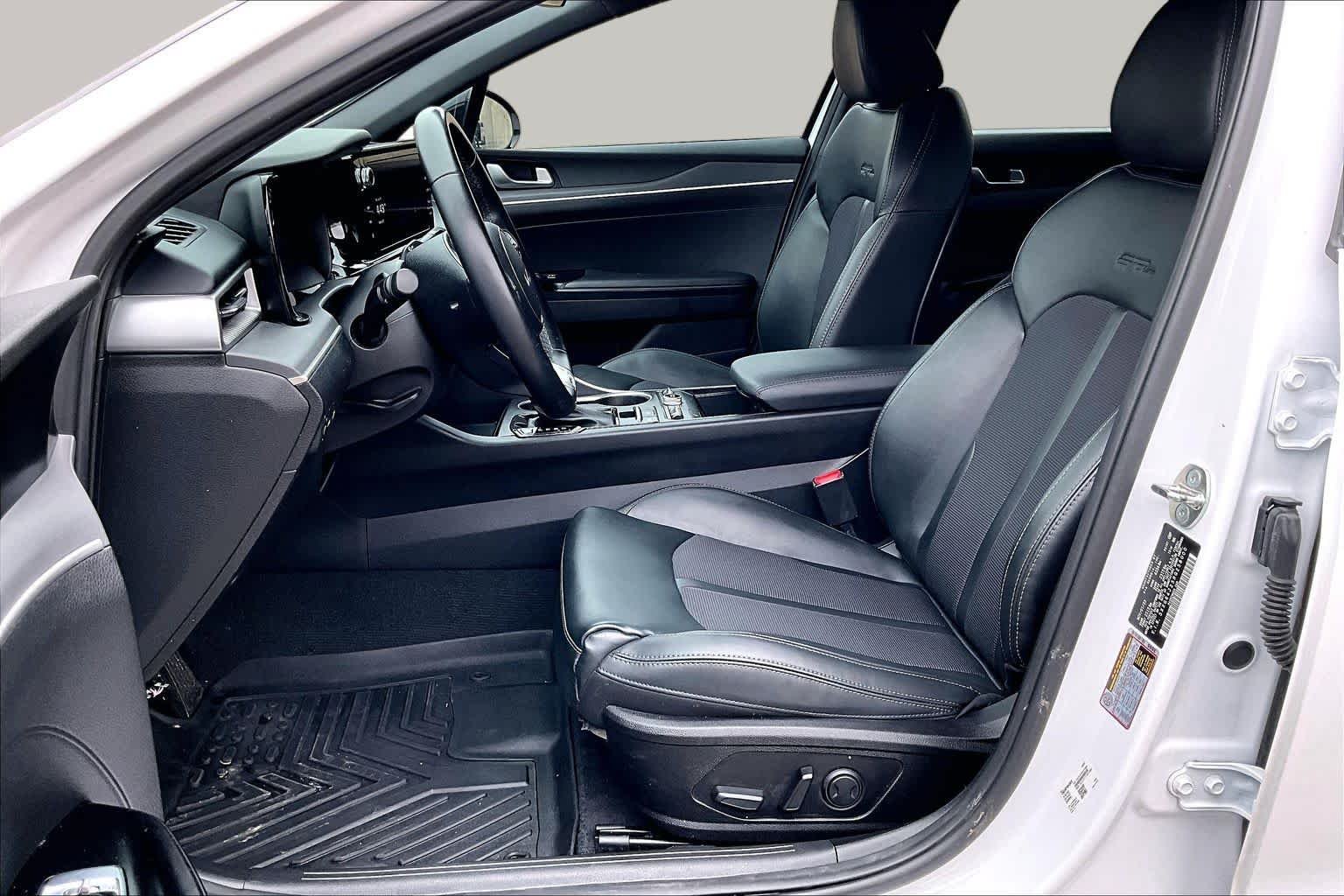 Certified Used 2024 Glacial White Pearl Kia GT-Line image 8