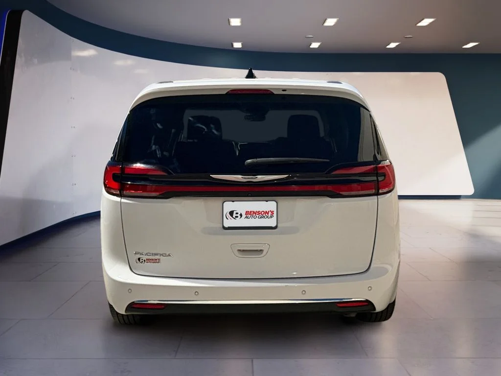 Used 2023 White Chrysler Touring L image 4
