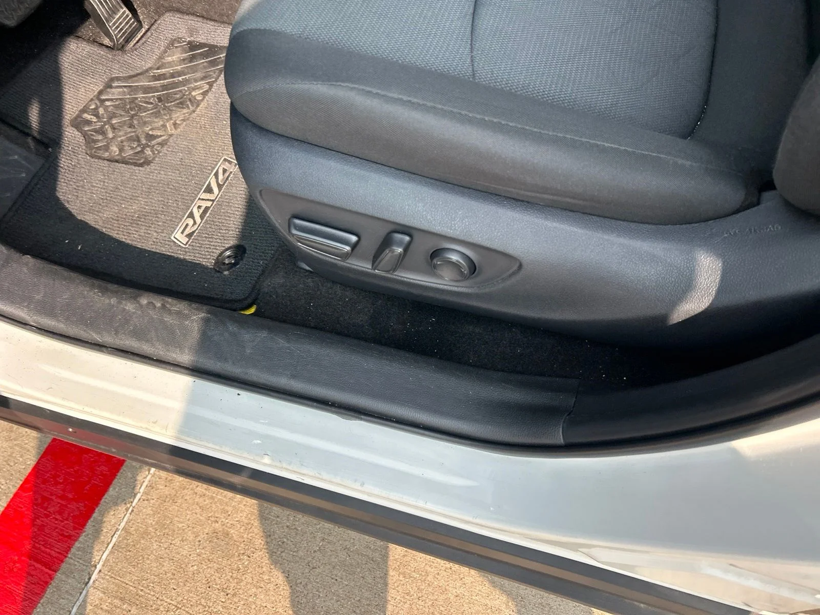 Used 2025 White Toyota XLE image 21