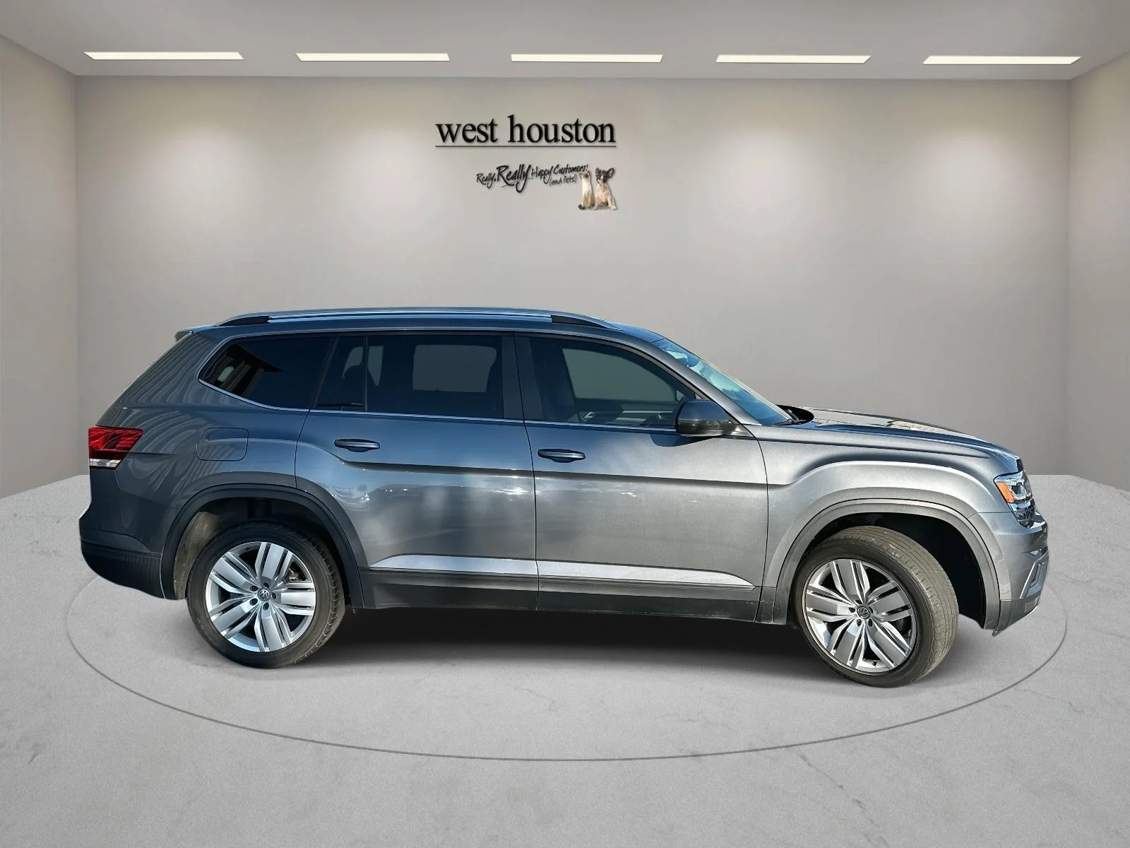 Used 2019 Gray Volkswagen 2.0T SE w/Technology image 4