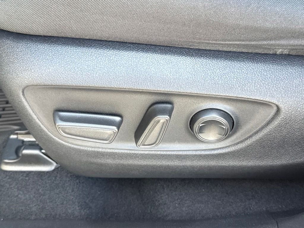 Certified Used 2022  Toyota XLE image 21