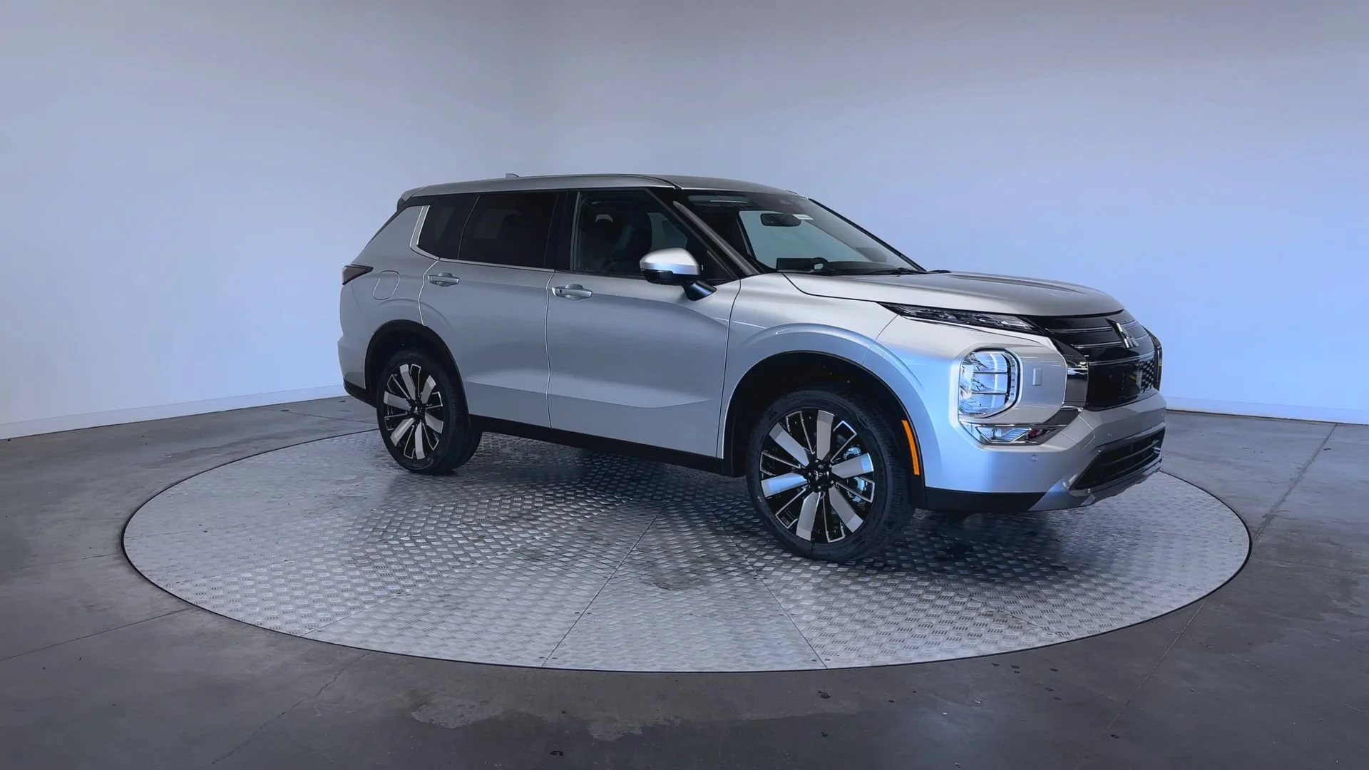 New 2026 Alloy Silver Metallic Mitsubishi SE image 2