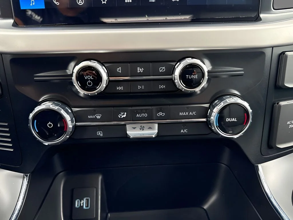 Used 2022 White Ford Pro image 17