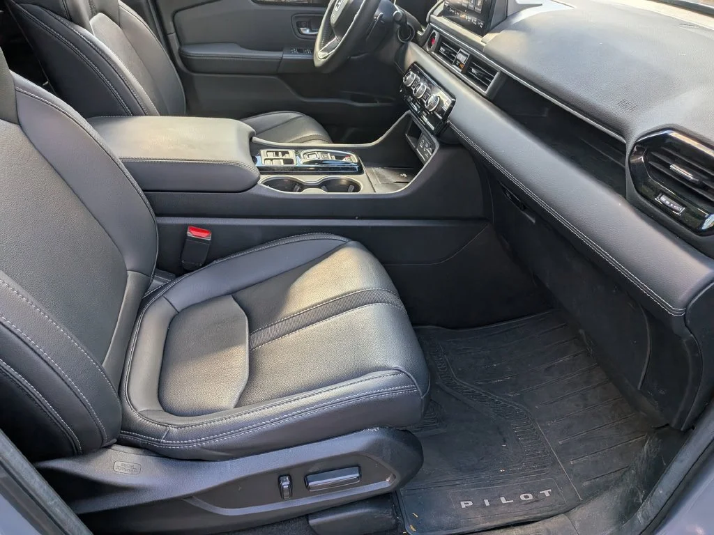 Used 2025  Honda Touring image 35