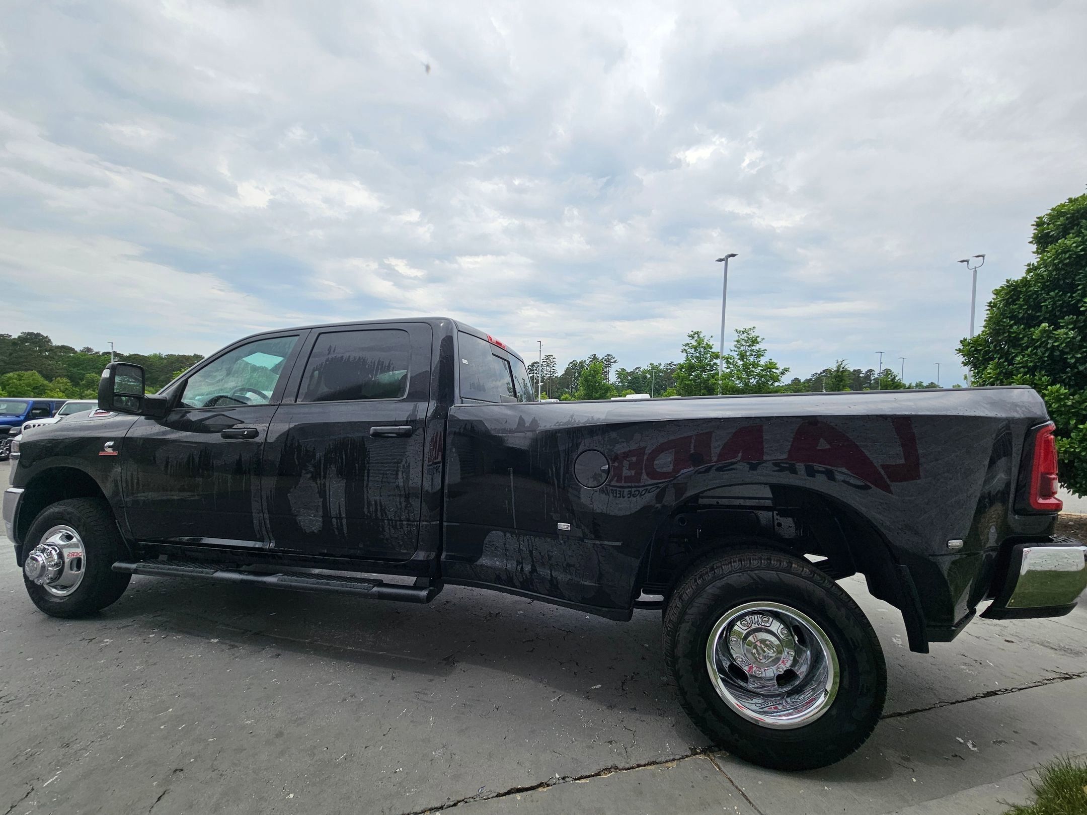 New 2026 Diamond Black Crystal Pearl-Coat Exterior Paint RAM Tradesman image 5