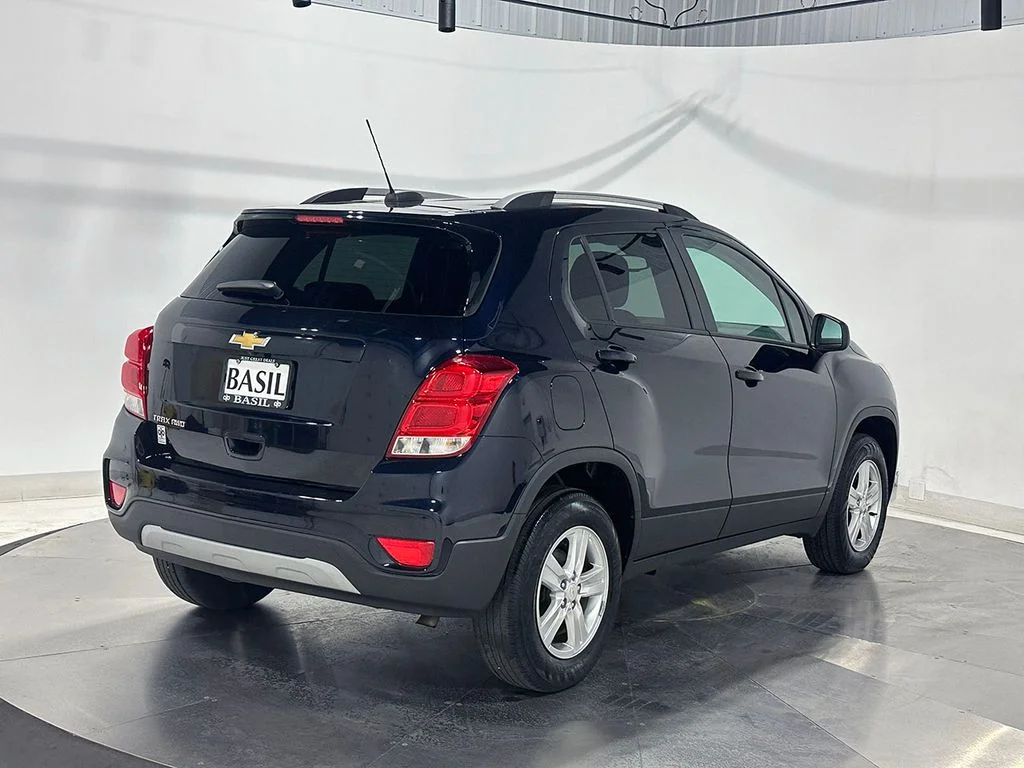 Used 2021 Blue Chevrolet LT image 11
