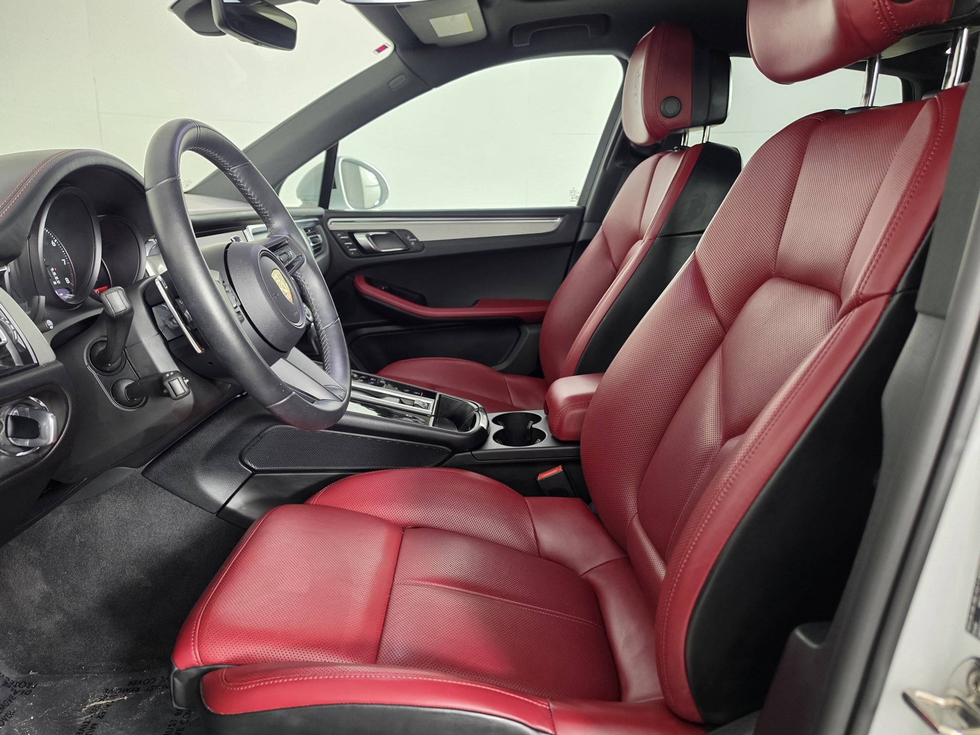 2025 Porsche Macan T - Photo 3