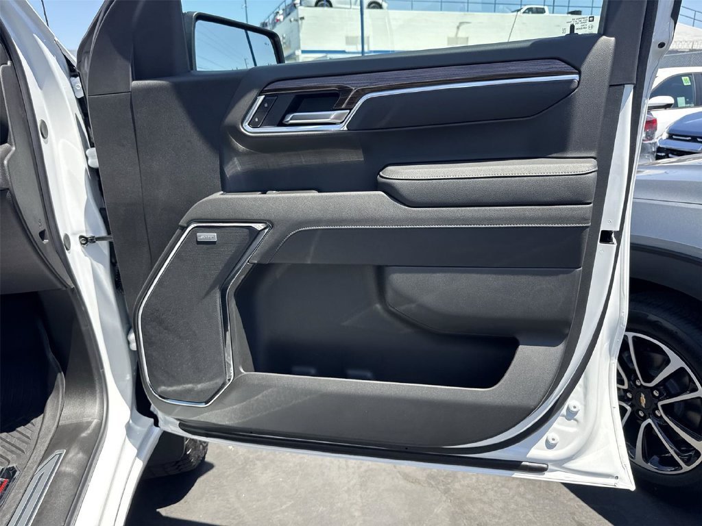 New 2026 Summit White Chevrolet LT Trail Boss image 32