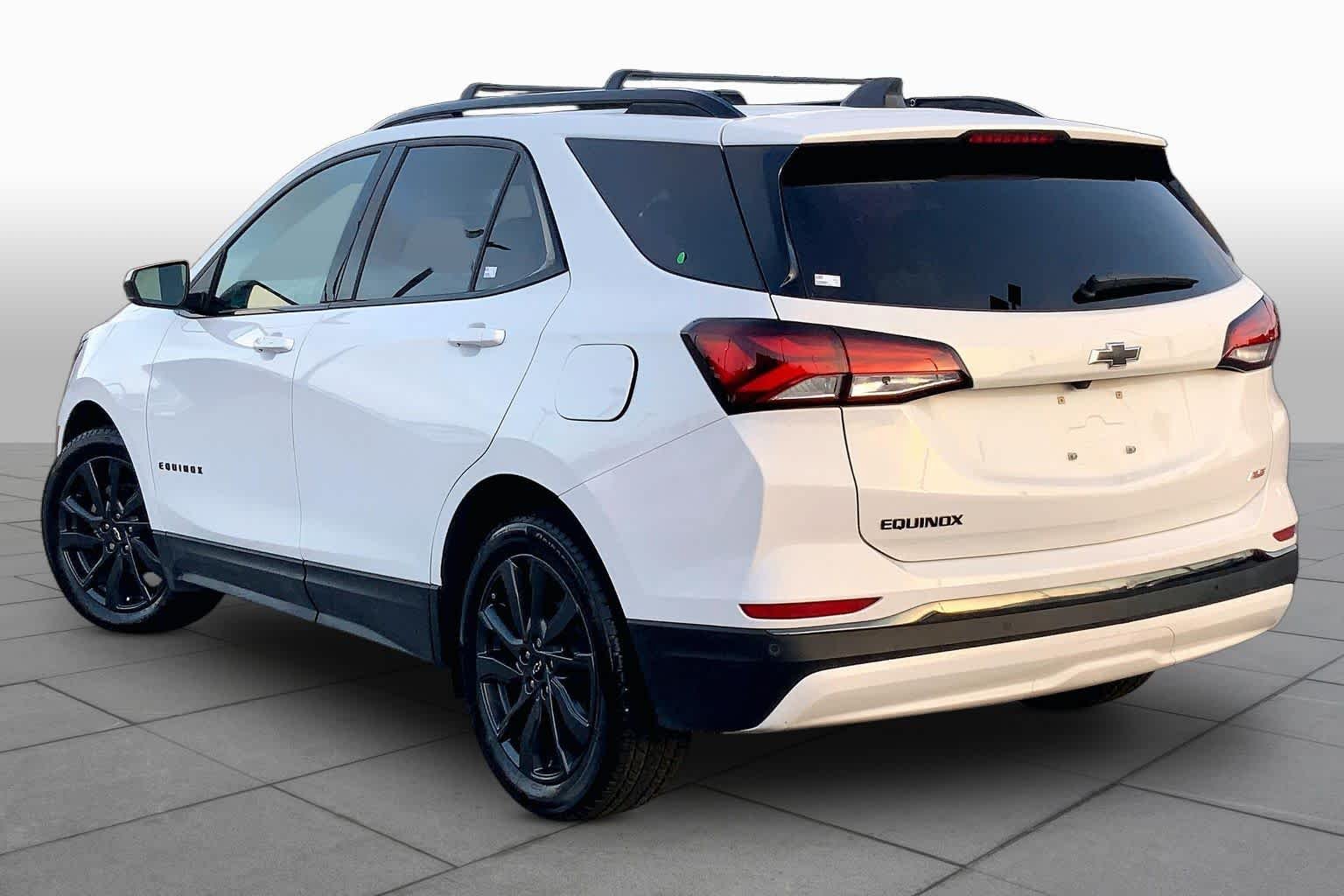 Used 2022 Summit White Chevrolet RS image 11