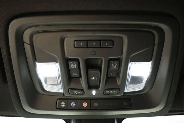 Used 2023 Green GMC AT4 image 27