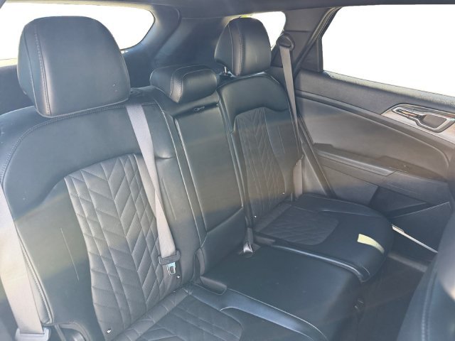 Used 2025 White Kia X-Line image 35