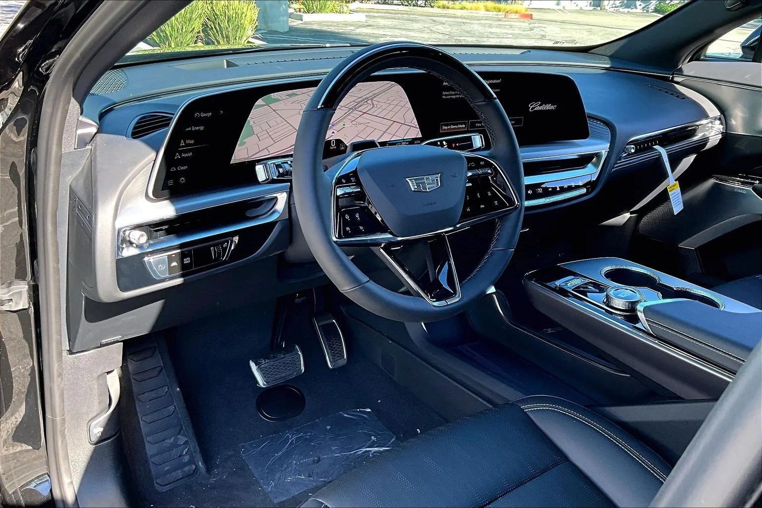 2027 Cadillac LYRIQ Premium Luxury - Photo 8