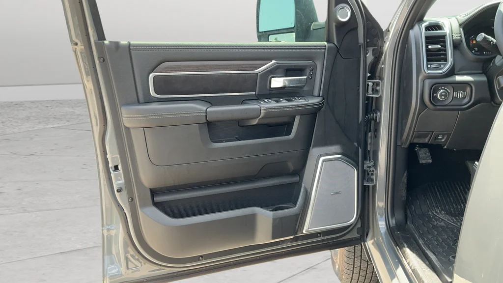 New 2026 Ceramic Gray Clear-Coat Exterior Paint RAM Laramie image 17