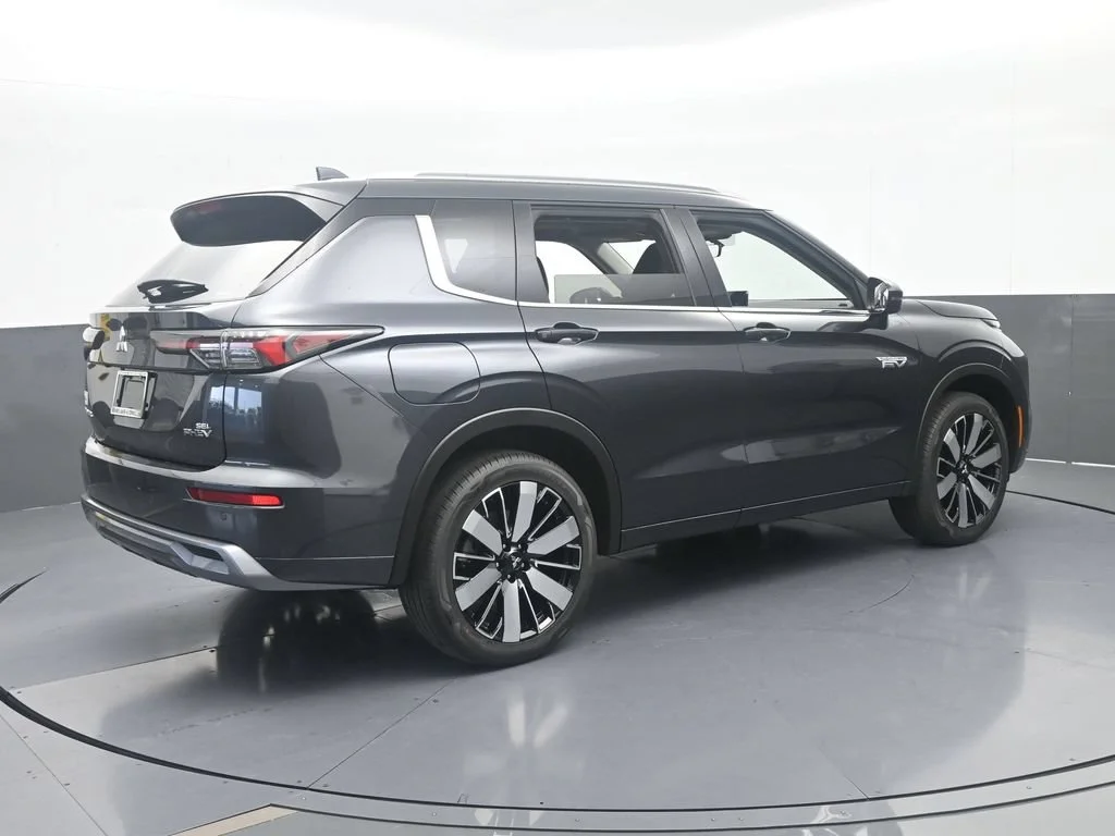 New 2026 Gray Mitsubishi SEL S-AWC image 6