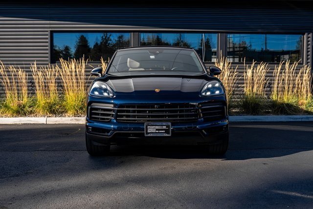 2023 Porsche Cayenne Platinum Edition photo 2