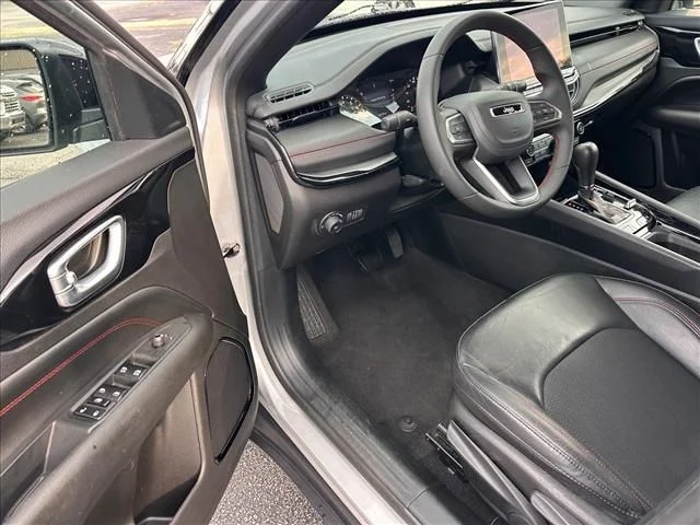 Used 2025 Silver Jeep Trailhawk image 13