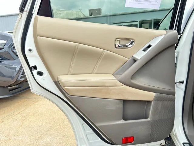 Used 2012 White Nissan SL image 21