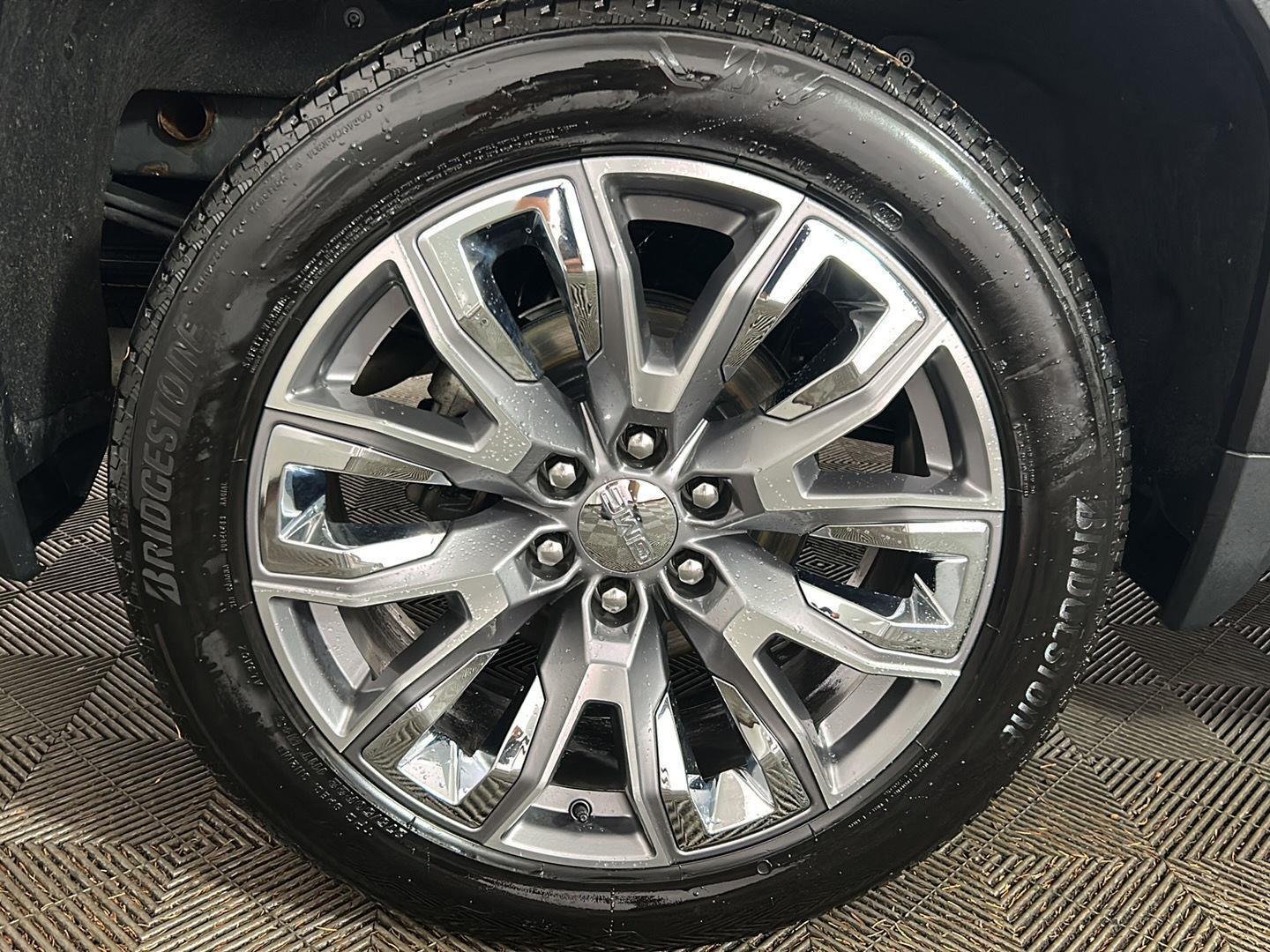 Used 2024 White Frost Tricoat GMC Denali image 3